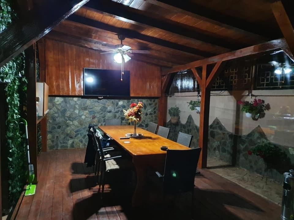 Casa Cattleya Hotel Targu Jiu Ngoại thất bức ảnh